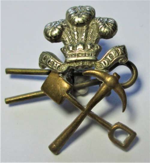 61st PRINCE OF WALES 1906-1922 OWN PIONEERS COLLAR BADGE - RAKM/144
