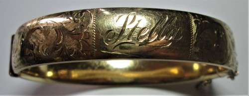 1/5th L & Co 9CT GOLD METAL CORE BANGLE WITH SAFETY CHAIN 22 grams - RAKJ/52