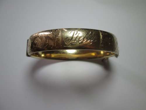 1/5th L & Co 9CT GOLD METAL CORE BANGLE WITH SAFETY CHAIN 22 grams - RAKJ/52
