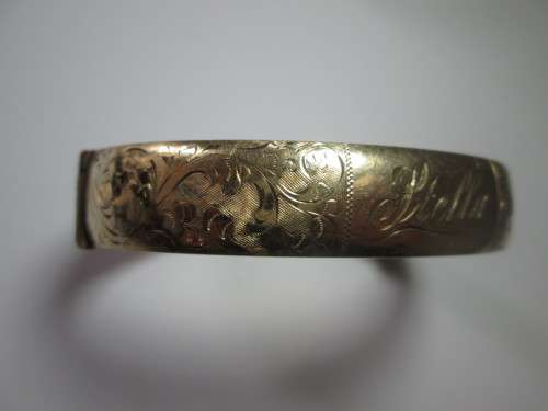 1/5th L & Co 9CT GOLD METAL CORE BANGLE WITH SAFETY CHAIN 22 grams - RAKJ/52