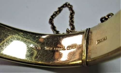 1/5th L & Co 9CT GOLD METAL CORE BANGLE WITH SAFETY CHAIN 22 grams - RAKJ/52