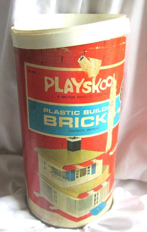 1970 Playskool Plastic Building Bricks a Milton Bradley Company Nr 530 United States of America