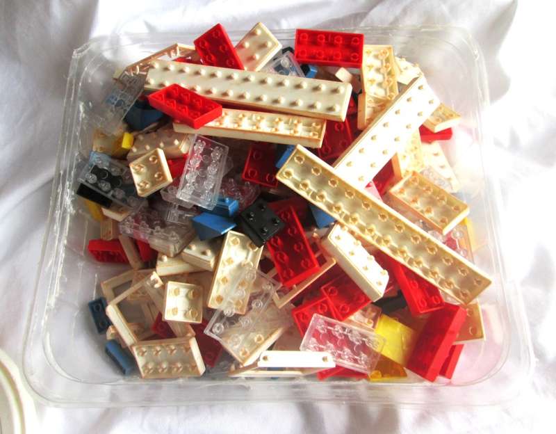 1970 Playskool Plastic Building Bricks a Milton Bradley Company Nr 530 United States of America
