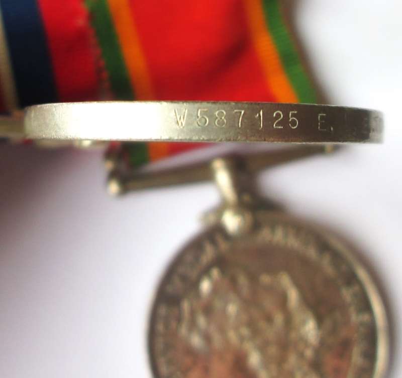 World War II Medal 1939 - 1945 Selection of E.L.E Thomlinson Nr W587125