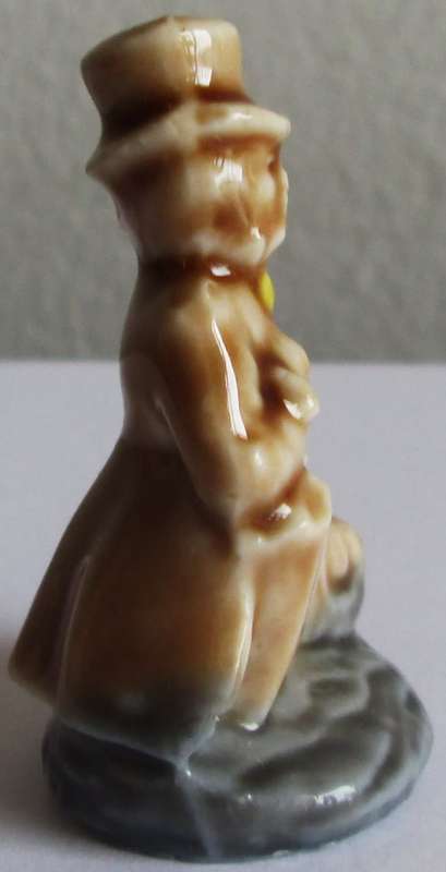 1972 - 1979 Dr Foster Wade Nursery Rhyme Model