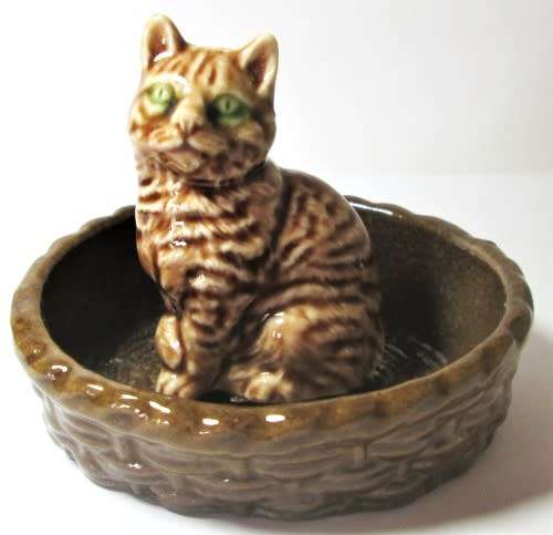Tabby Cat with Basket 1974 to 1981 The Wade Cat and Puppie Dishes