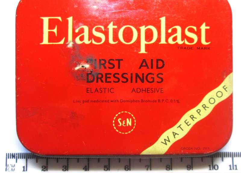 Elastoplast First Aid Dressing Waterproof Tin