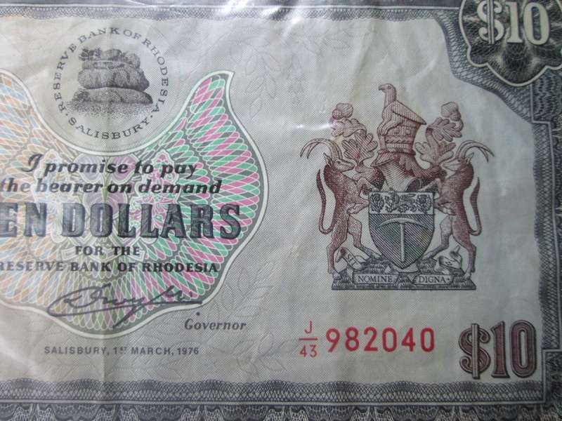 1976 Rhodesia Banknote Ten Dollars Serial Nr J43 982040