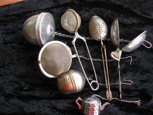 Tea infusers for loose tea or herbal tea