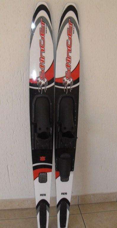 Waterskis