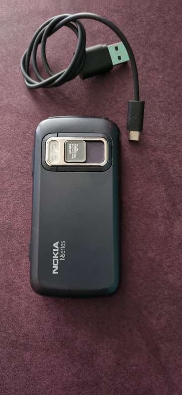 Nokia N95. Phone works. needs new battery