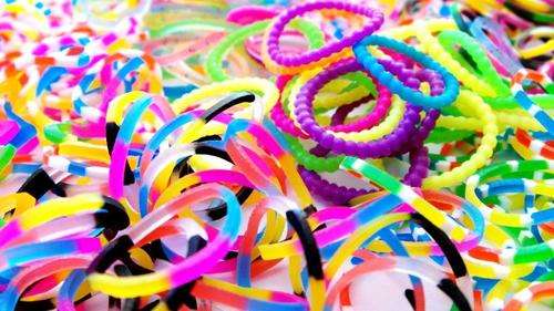 Incredible Deal! Rainbow Loom Band Refill Pack +/- 2000 bands - Newest and Latest Loom Band Designs