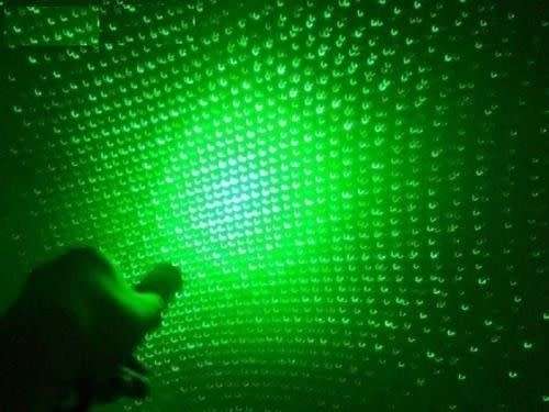 GREEN LASER -500MW!!! SUPER POWERFUL-ACTUALLY LIGHTS A MATCH!!!