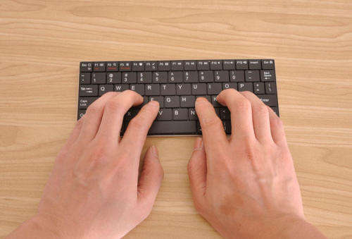 HB2000 BLUETOOTH 3.0 ULTRA SLIM MINI KEYBOARD