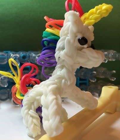 HUGE LOOM BAND KIT  BRAND NEW  TOO MANY TO COUNT