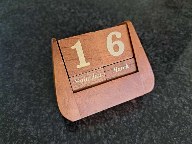 Vintage Perpetual Wooden Desk Calendar