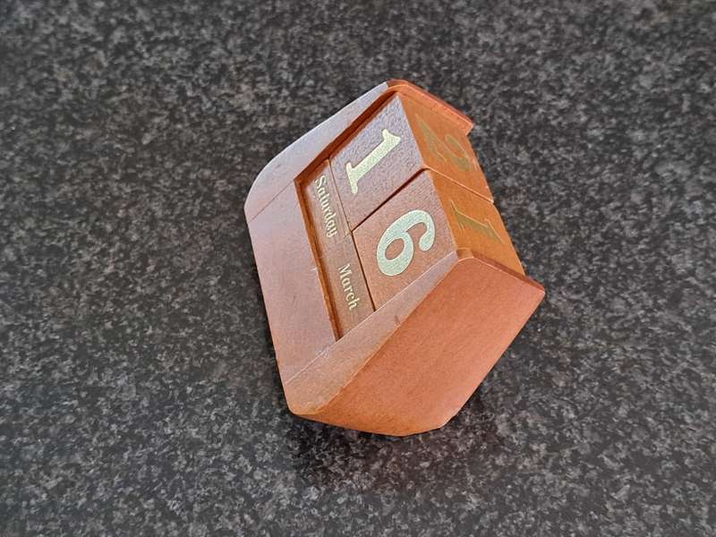 Vintage Perpetual Wooden Desk Calendar
