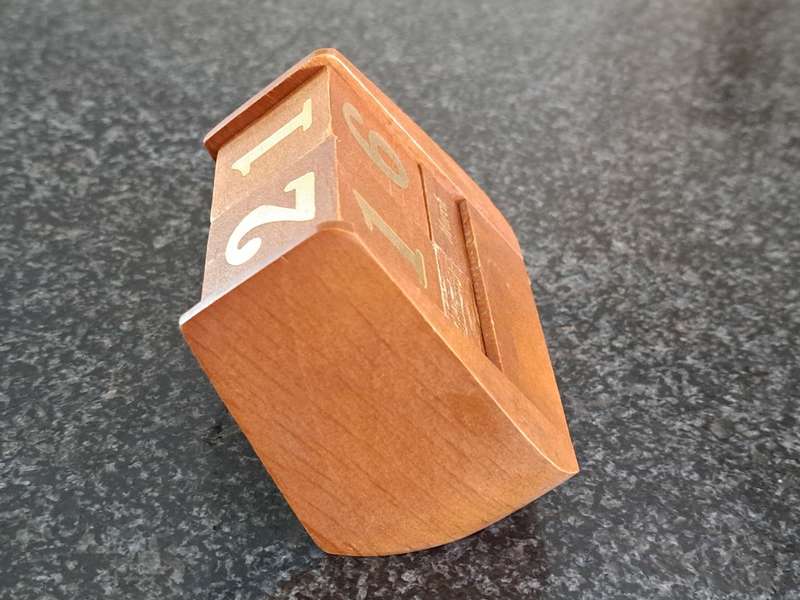 Vintage Perpetual Wooden Desk Calendar