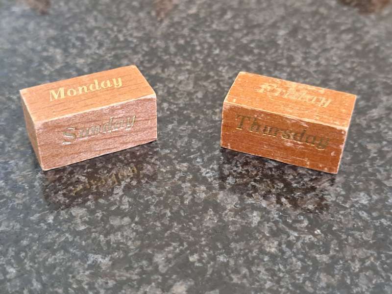 Vintage Perpetual Wooden Desk Calendar