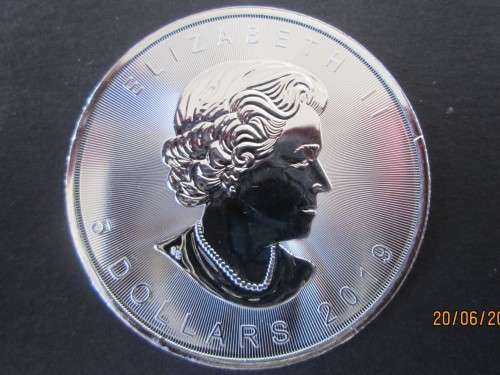( LOW START )    CANADIAN MAPLE     1oz .999.9% .PURE SOLID SILVER BULLION.....
