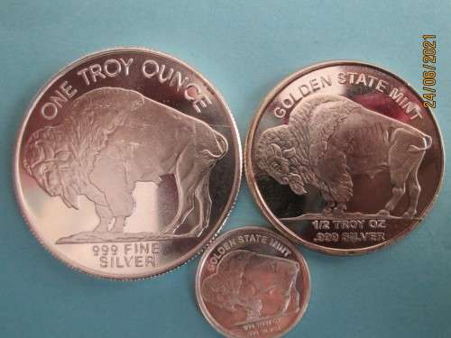 (  LOW START  )      BUFFALO   SET OF  1oz , 1/2oz 1/10oz   999.9%   PURE SILVER..  BID PER SET