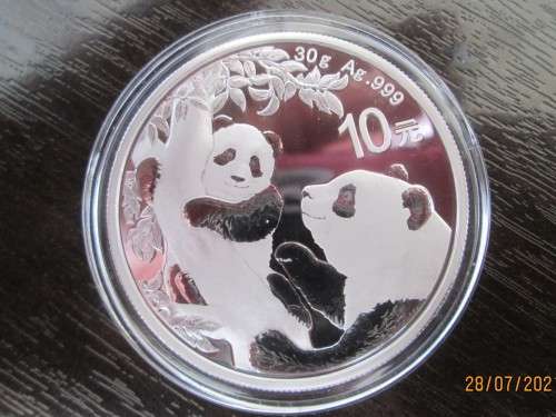 ( LOW START )   2021 DESIGN   CHINESE PANDA    1oz  999.9%   PURE SILVER...CAPSULED