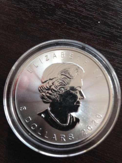 2020     CANADIAN MAPLE     1oz   .999.9%    .PURE SOLID SILVER...