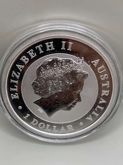 (  QUITE RARE  )  1oz  2015     AUSTRALIAN KOALA BEAR     .PURE SOLID SILVER .    CAPSULED