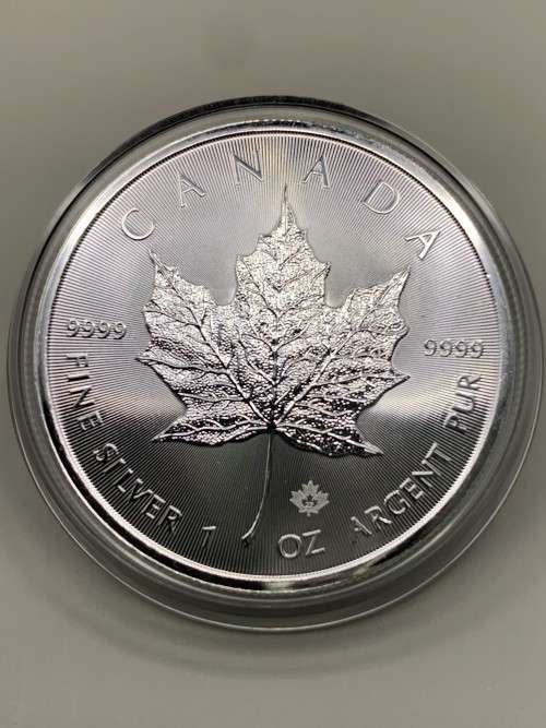 2022   CANADIAN MAPLE LEAF   1oz   .999.9%    .PURE SOLID SILVER