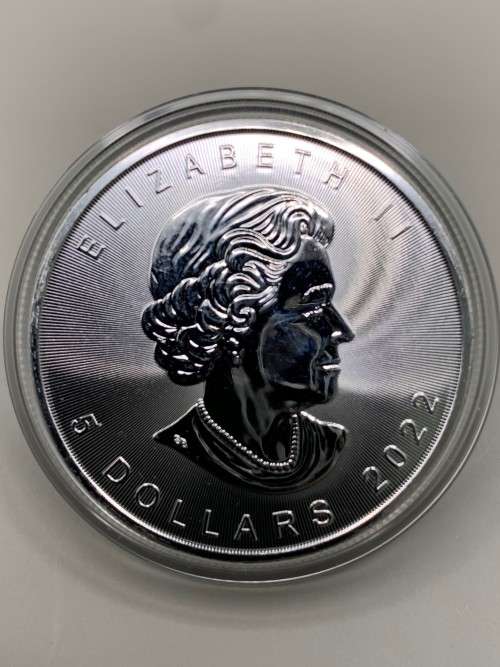 2022   CANADIAN MAPLE LEAF   1oz   .999.9%    .PURE SOLID SILVER