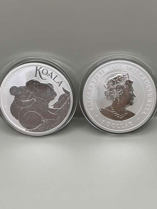 (  2023 DESIGN )      KOALA  BEARS    1oz  PURE SOLID SILVER .    MINTMARKED