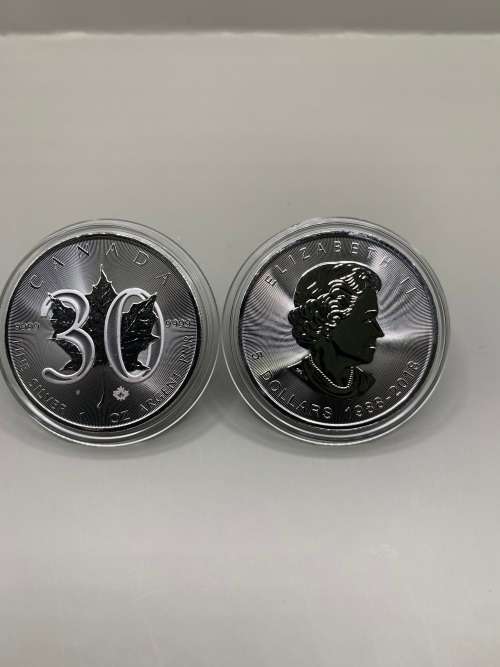 2018   MAPLE  LEAF       30 YEAR ANNIVERSARY    1oz PURE SILVER