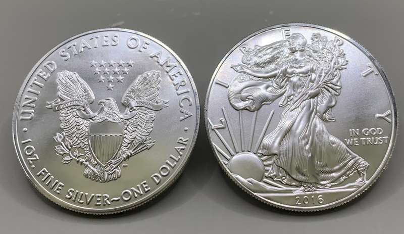 (  WORLD FAMOUS  )    AMERICAN EAGLE   TYPE ONE   1oz   999.9%    PURE SOLID SILVER