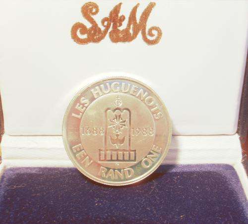 (((  CRAZY ONE RAND  )))....1688 / 1988... 300years  HUGUENOTS '...STERLING SILVER R1...( .PROOF )