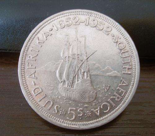 (((  CRAZY ONE RAND  )))... 1952 . .UNION OF S A...28.28gm x 50%.. SILVER CROWN.