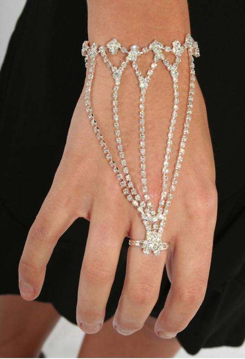 Sparkling Rhinestone Stretch Bracelet/Chain Linked to Middle Finger