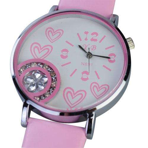 Stylish Quartz Movement Heart Pattern Round Dial Watch