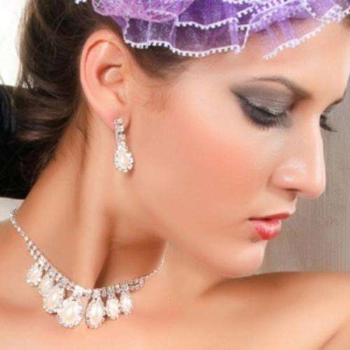 Sparkling Pearls and Rhinestones Necklace and Earrings Set