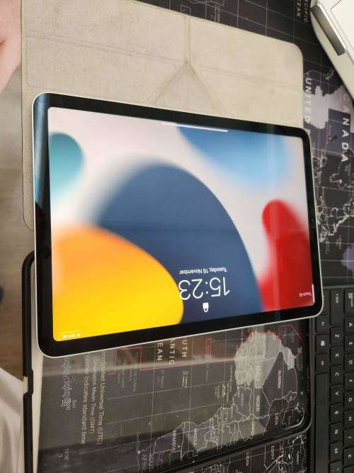 iPad Air 4th Gen (2021) 64GB WiFi & Apple Pencil 2nd Gen & Cover
