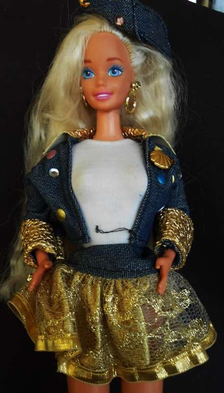 Barbie doll 1994 Super Talk  Barbie original clothes new batteries speaks German