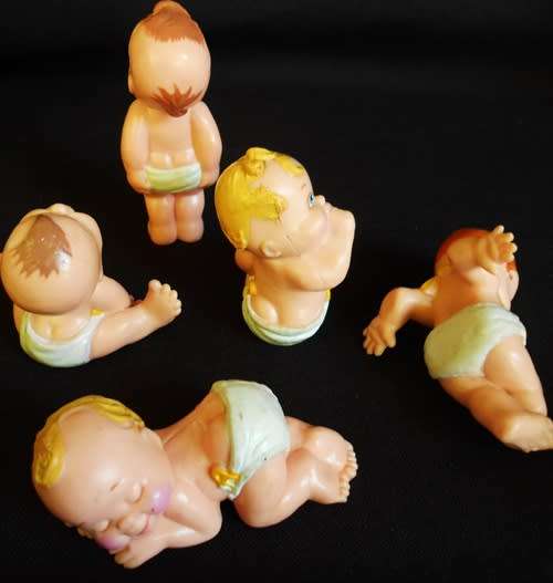Vintage magic diaper babies  5 different  babies  set E