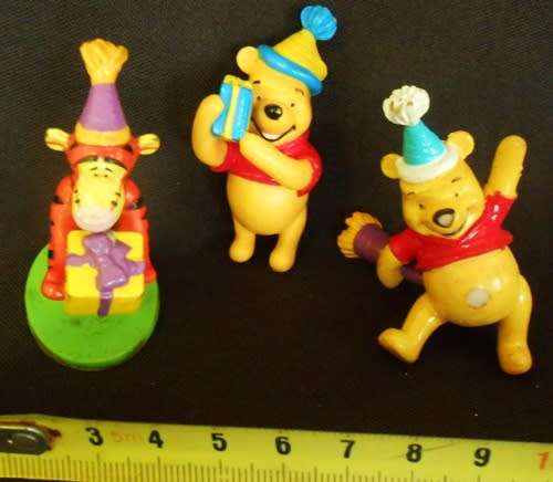 Collectable Winnie the Pooh three small characters with gifts for a party