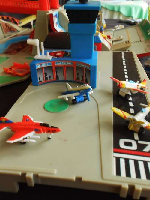 Vintage Micro Machines Super City Toolbox 1988 Galoob Playset NEAR COMPLETE