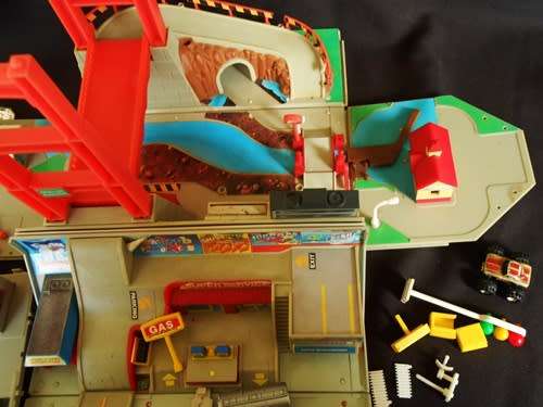 Vintage Micro Machines Super City Toolbox 1988 Galoob Playset NEAR COMPLETE