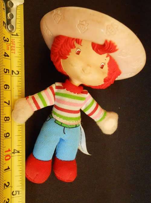 Collectable strawberry shortcake doll 2006 McDonalds Corp
