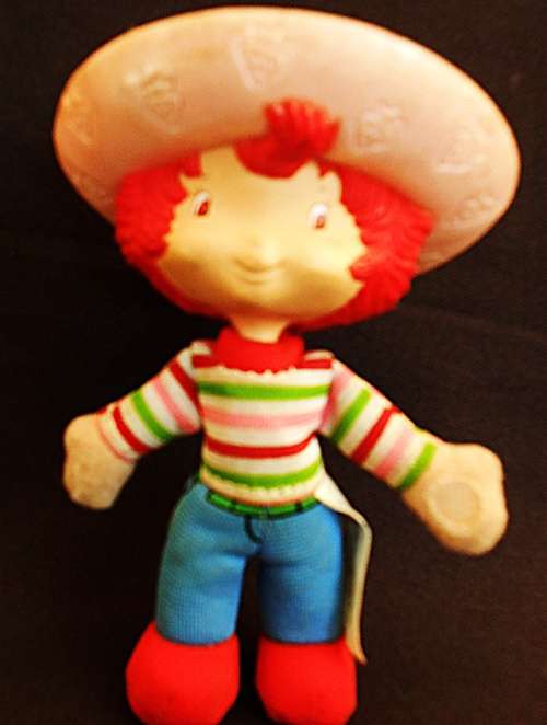 Collectable strawberry shortcake doll 2006 McDonalds Corp