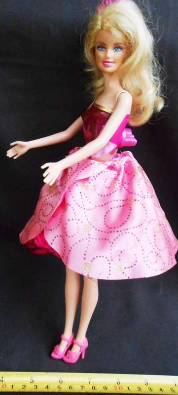 collectable Barbie Beautiful Ruby Dress Wind Up Outfit Doll 2010