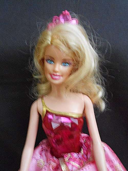 collectable Barbie Beautiful Ruby Dress Wind Up Outfit Doll 2010
