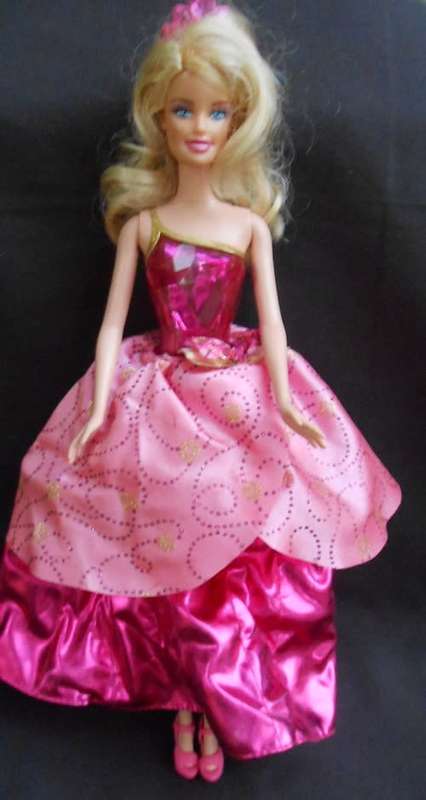 collectable Barbie Beautiful Ruby Dress Wind Up Outfit Doll 2010