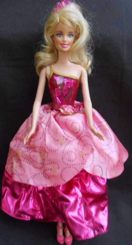collectable Barbie Beautiful Ruby Dress Wind Up Outfit Doll 2010